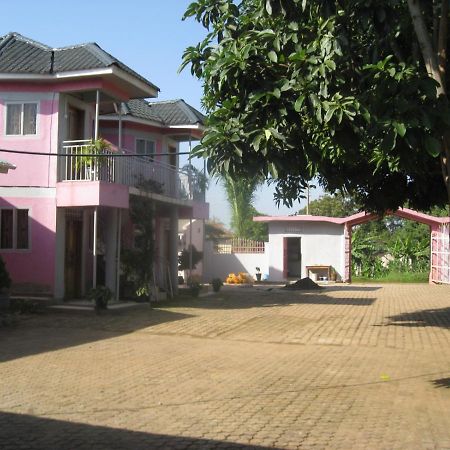 Rest&Restoration Hotel&Gardens Mbale Exterior foto