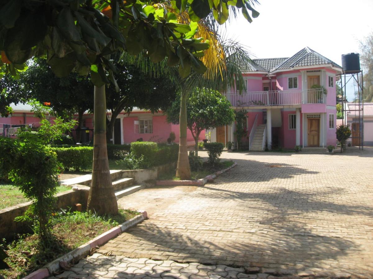 Rest&Restoration Hotel&Gardens Mbale Exterior foto